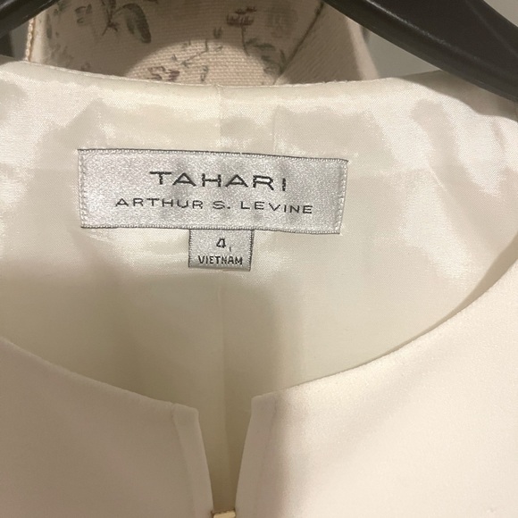 T Tahari Dresses & Skirts - Women dress suit